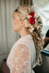 Coiffure de mariée avec fleurs