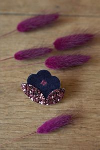 Délicates paillettes sur broche