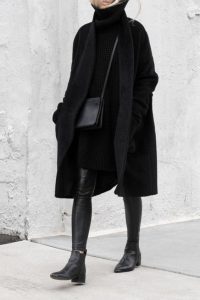 Un total look noir demande une bonne répartition des volumes