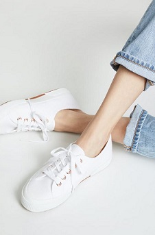 Les sneakers blanches, la pièce à tout faire de votre style !