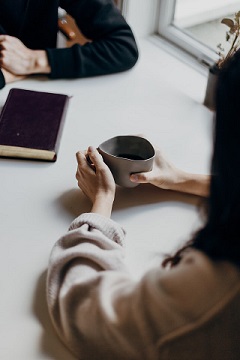 La coach en image ne doit pas être choisie au hasard ni au moins cher. Offrir une séance de conseil en image pour la Saint-Valentin doit être un cadeau de A à Z.